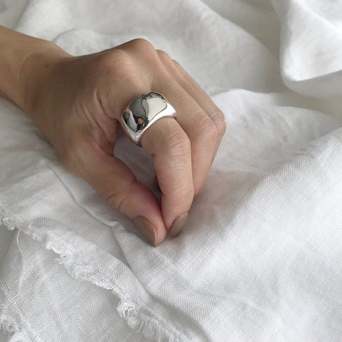 curvy ring